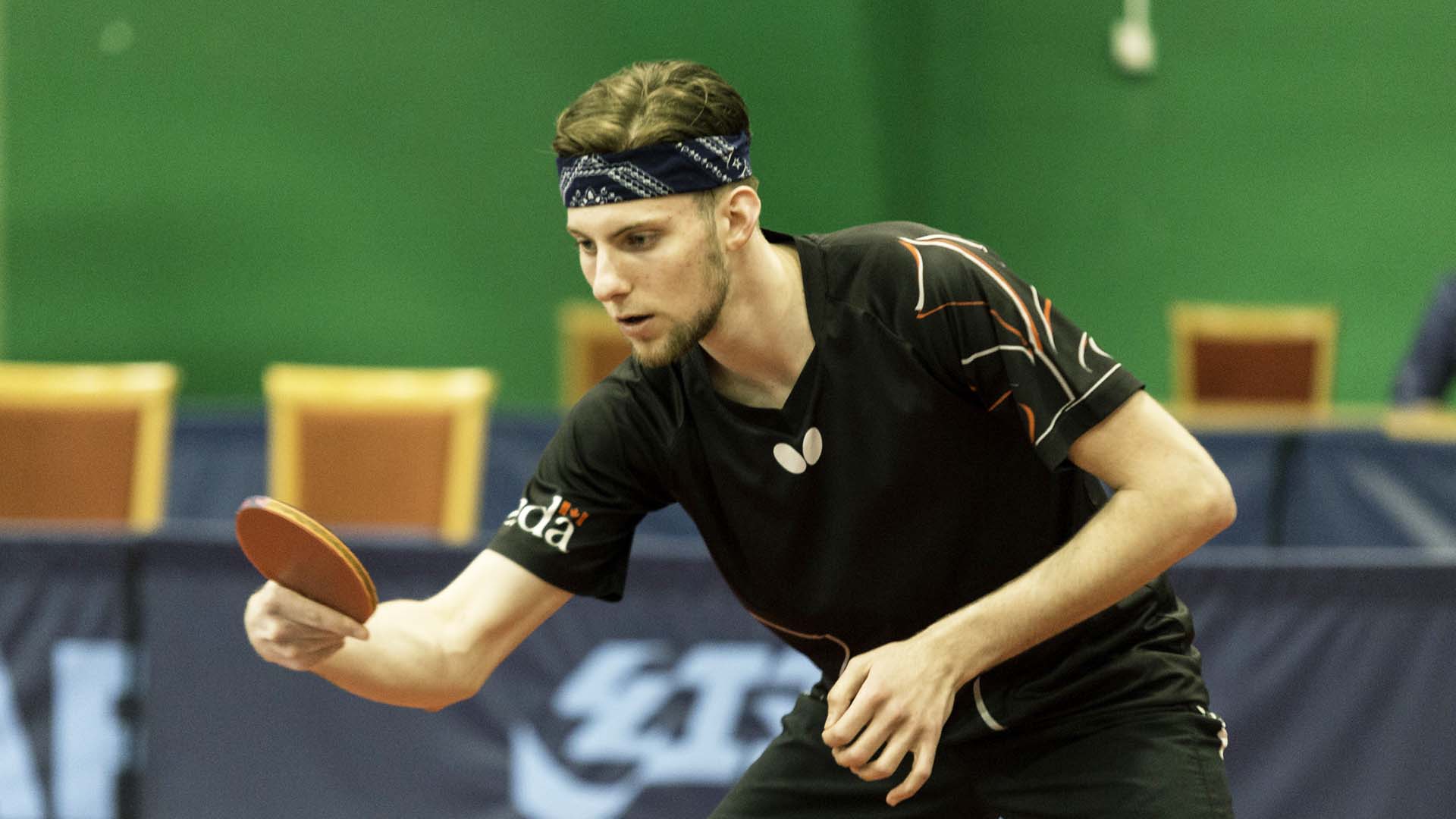 Marko Medjugorac survives to book surprise third round place